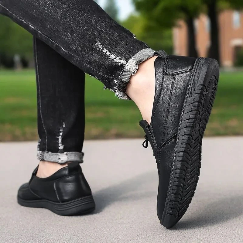 新款男士软皮柔软鞋子休闲皮鞋男款透气软底潮鞋男耐磨防滑不闷脚