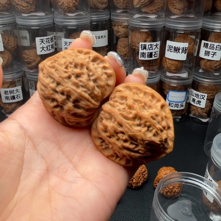 文玩核桃吊坠金牛40