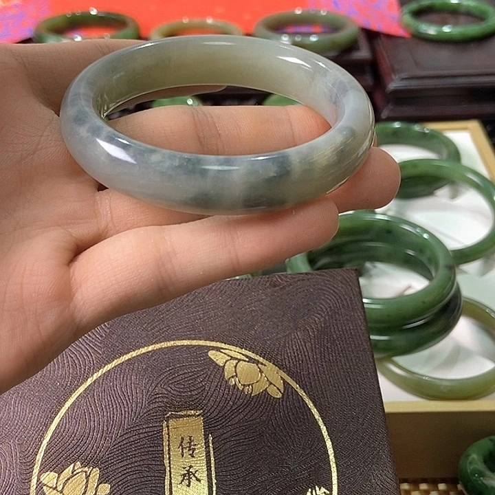 一***静未镶嵌手镯和田玉