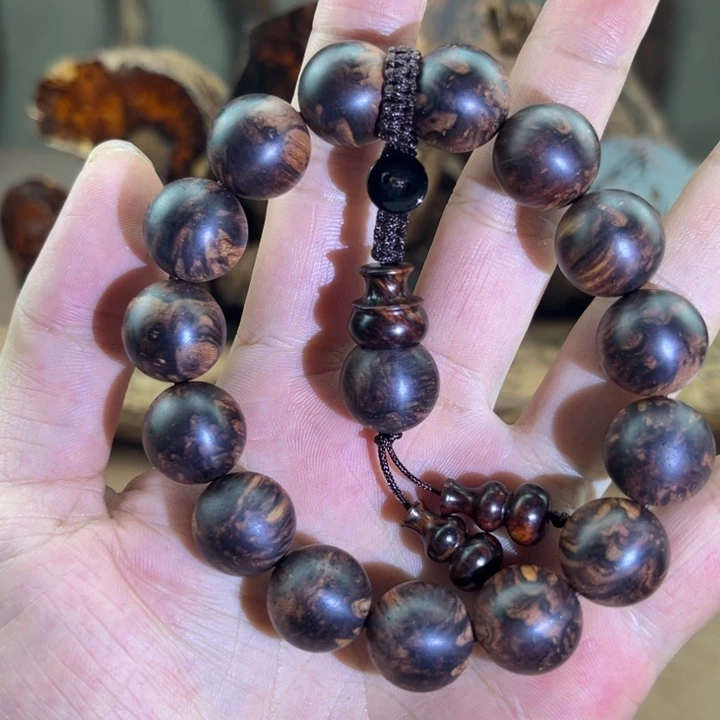 花梨木类龙肝香1.5圆珠