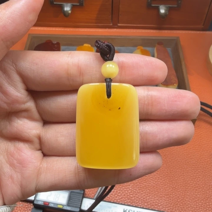 蜜蜡未镶嵌吊坠(赠链)