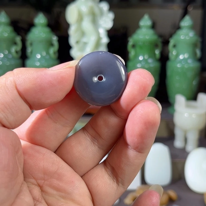 和田玉（墨玉）未镶嵌颈饰