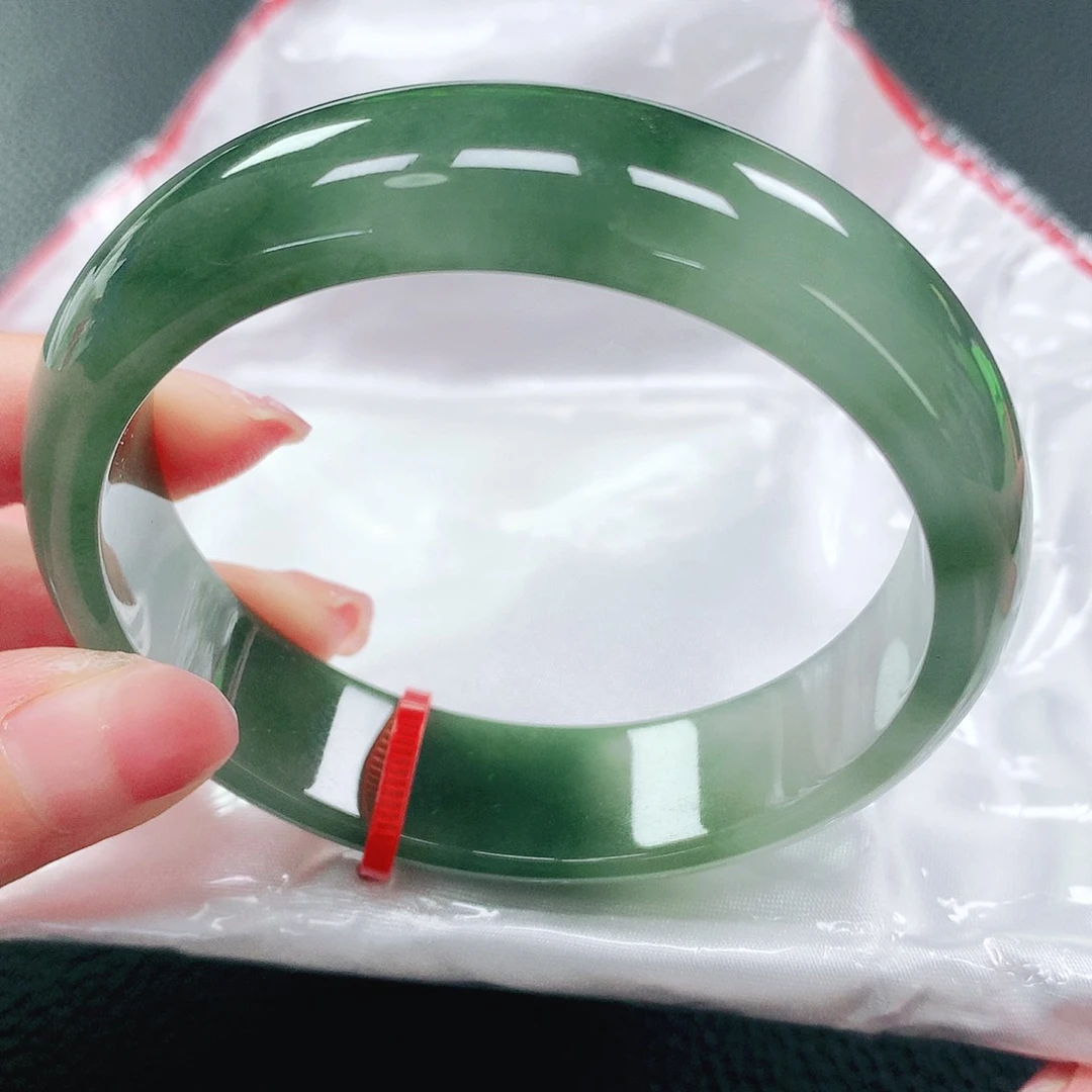 翡翠手镯未镶嵌57圈