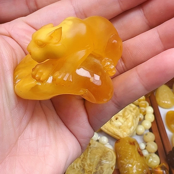 裸石琥珀未镶嵌蜜蜡小摆件豹子