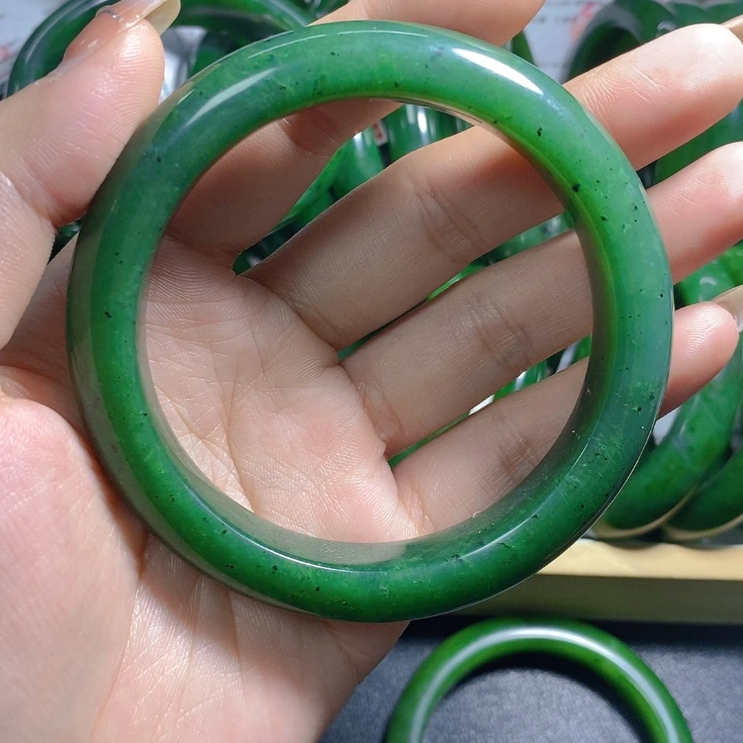 曾***梅和田玉（碧玉）未镶嵌手链