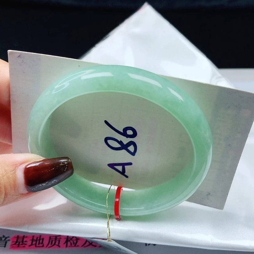 【闪购商品】翡翠手镯未镶嵌 贵妃56+