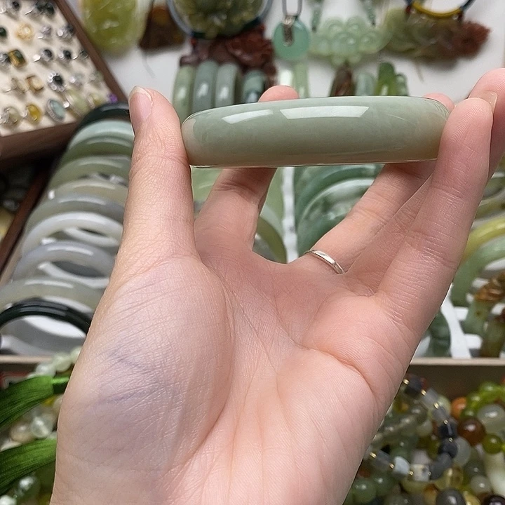 和田玉手镯未镶嵌?****?