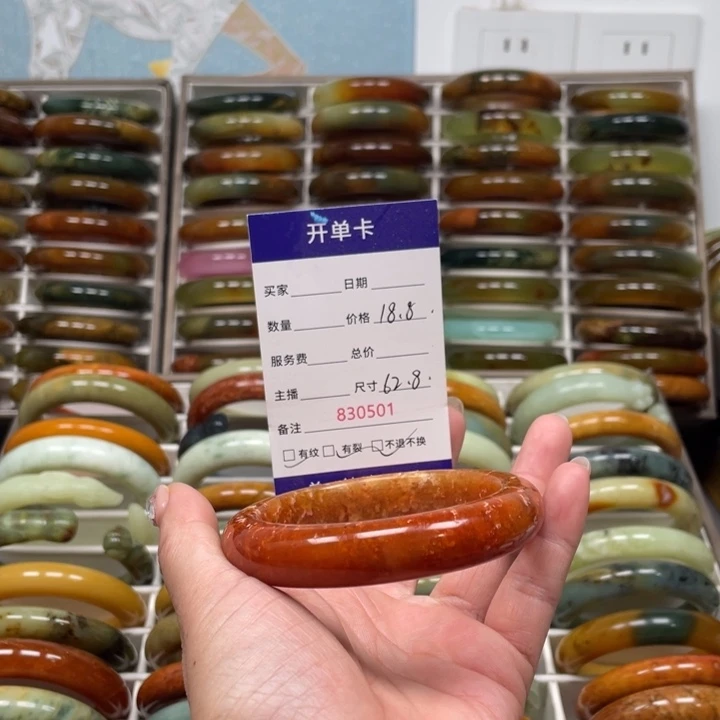 早***光蛇纹石玉未镶嵌手镯