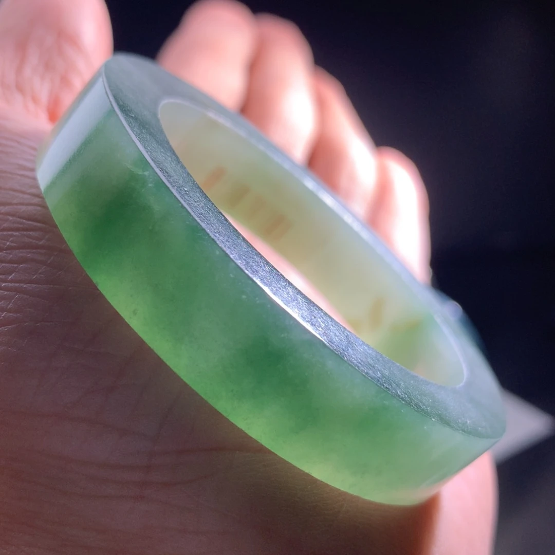 未镶嵌手镯定制翡翠