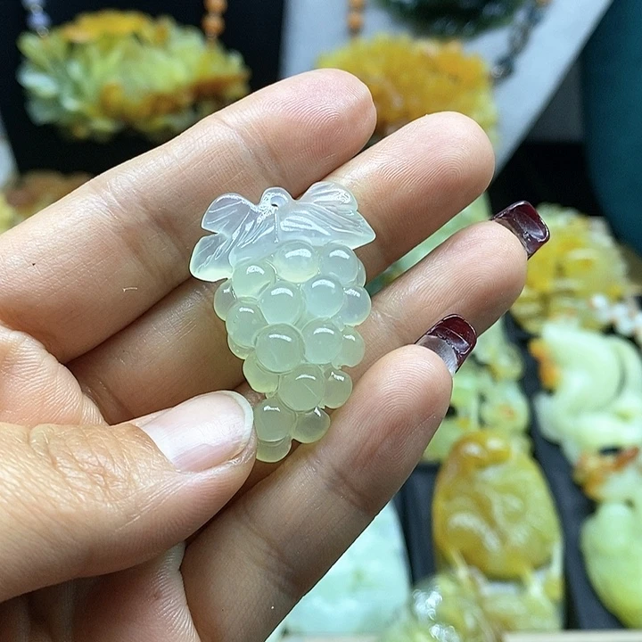 蛇纹石玉挂件未镶嵌