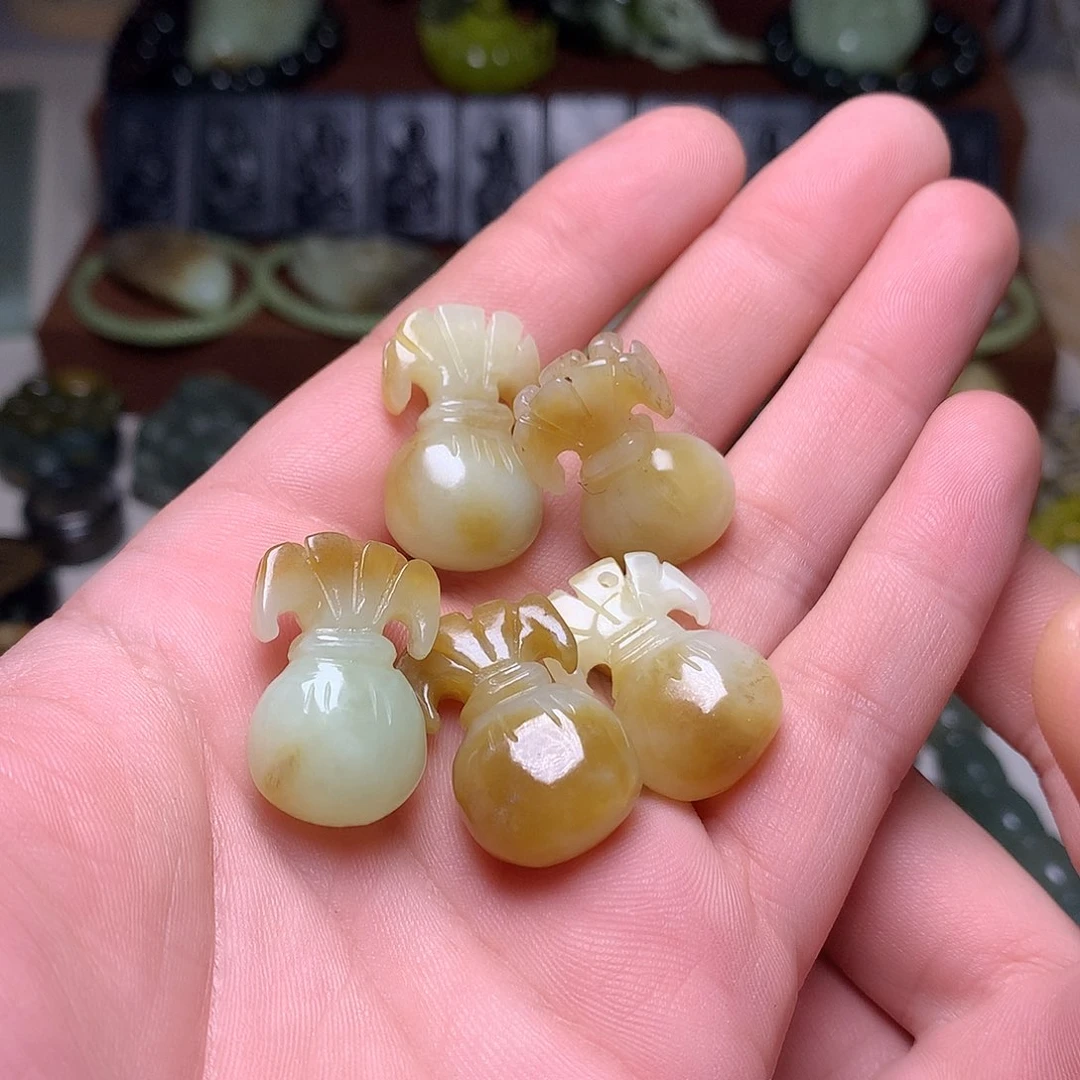 颈饰未镶嵌和田玉多样性发货其中一个