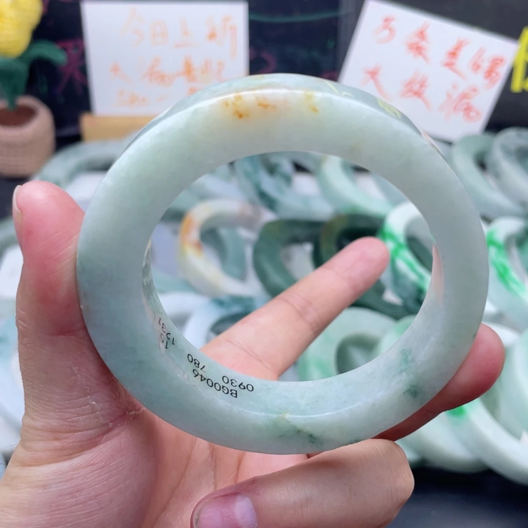 定制翡翠未镶嵌翡翠手镯定制