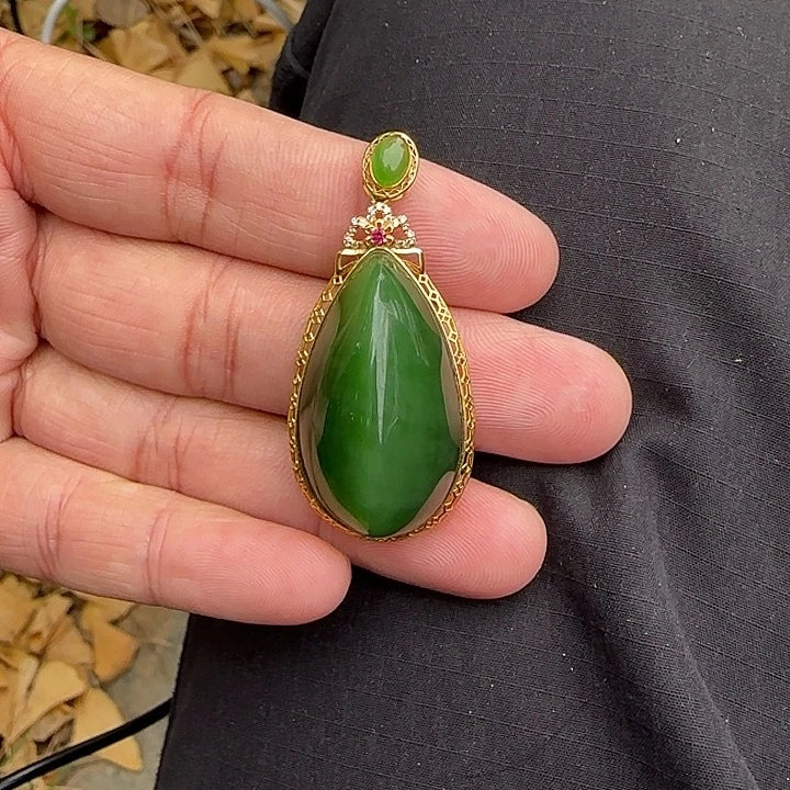 和田玉（碧玉）18K金镶嵌颈饰