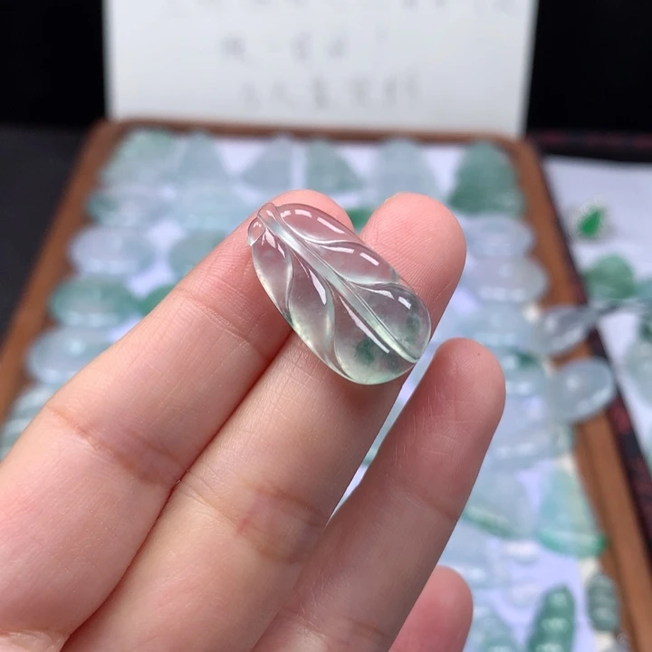 颈饰未镶嵌翡翠高冰飘花小叶子