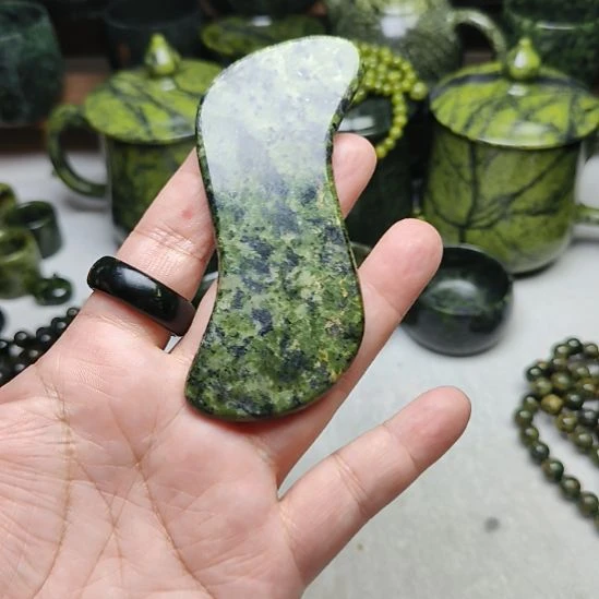 蛇纹石玉未镶嵌板板