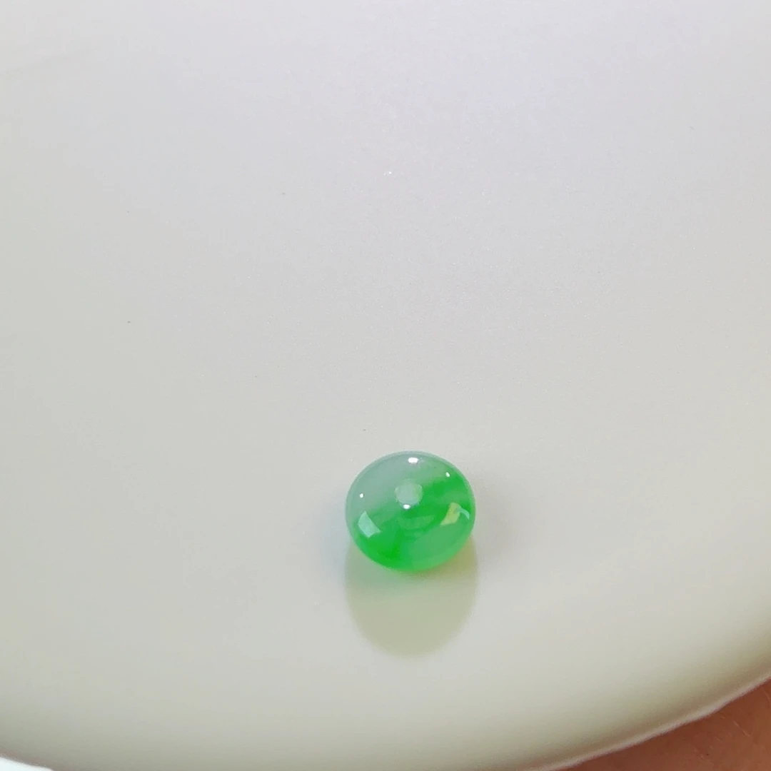 翡翠裸石冰阳绿扣子