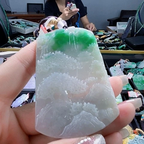 颈饰未镶嵌翡翠一个