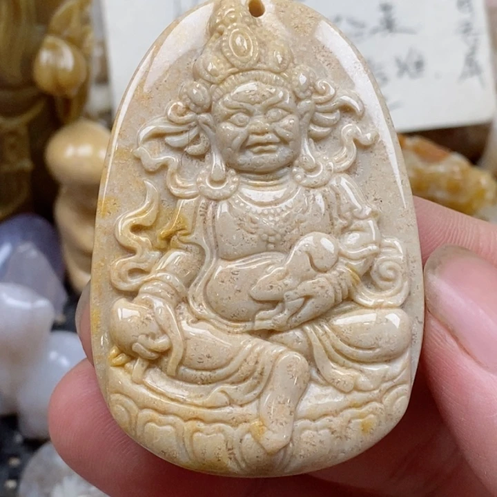 颈饰未镶嵌硅化珊瑚（珊瑚玉）