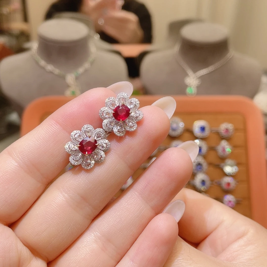 红宝石耳钉18K金镶嵌无烧2.03