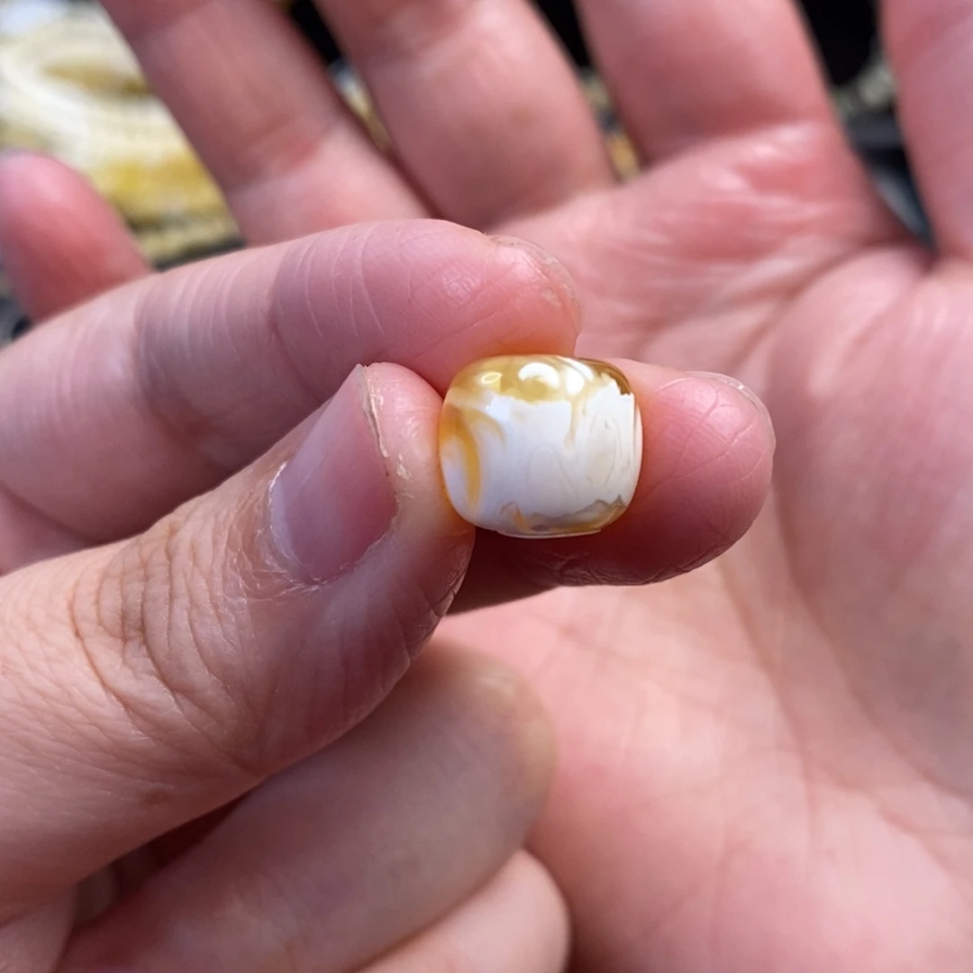 蜜蜡未镶嵌裸石金瓷白溶洞老型单珠11.8