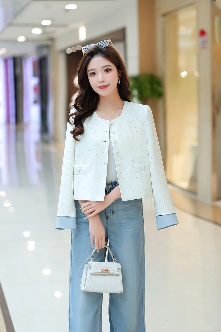 单排扣圆领女短款小香风西装上衣