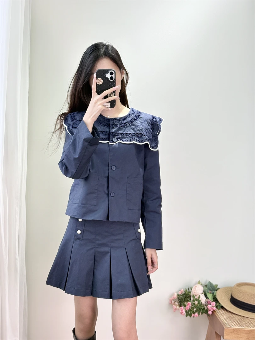 温婉俏皮丨深蓝色刺绣镂空大翻领长袖衬衫女+珍珠百褶半身裙套装