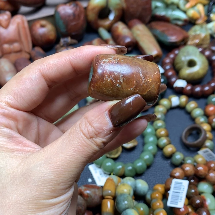 透闪石质玉未镶嵌颈饰玉勒子有老皮坑纹福利炸