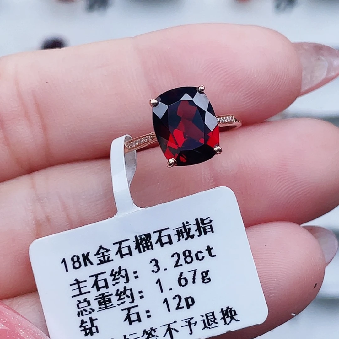 18K金镶嵌戒指石榴石