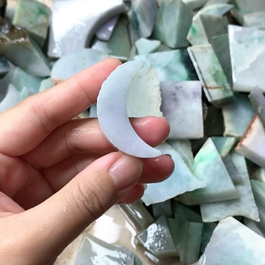 翡翠挂件未镶嵌不*翡翠原石