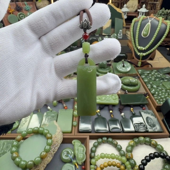 岫岩河磨玉（透闪石质玉）未镶嵌颈饰