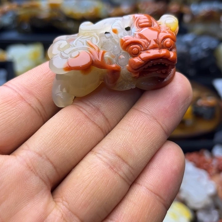 石英质玉（黄龙玉）未镶嵌颈饰