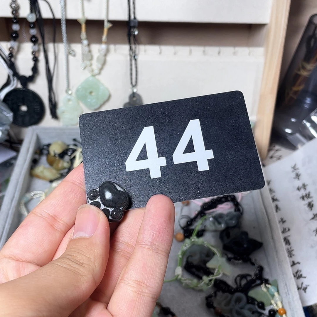 蛇纹石玉颈饰合金