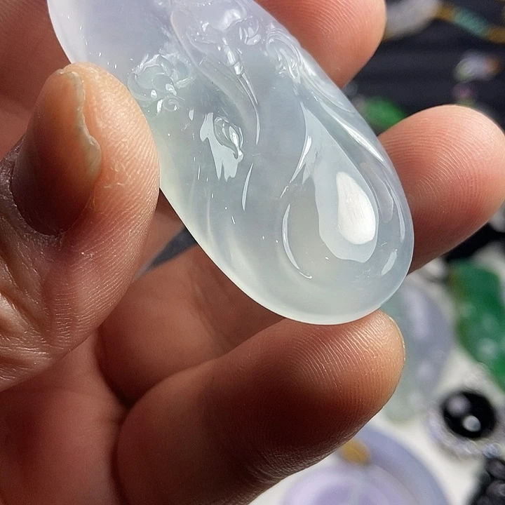 翡翠未镶嵌颈饰随型观音