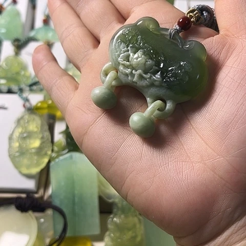 未镶嵌蛇纹石玉颈饰
