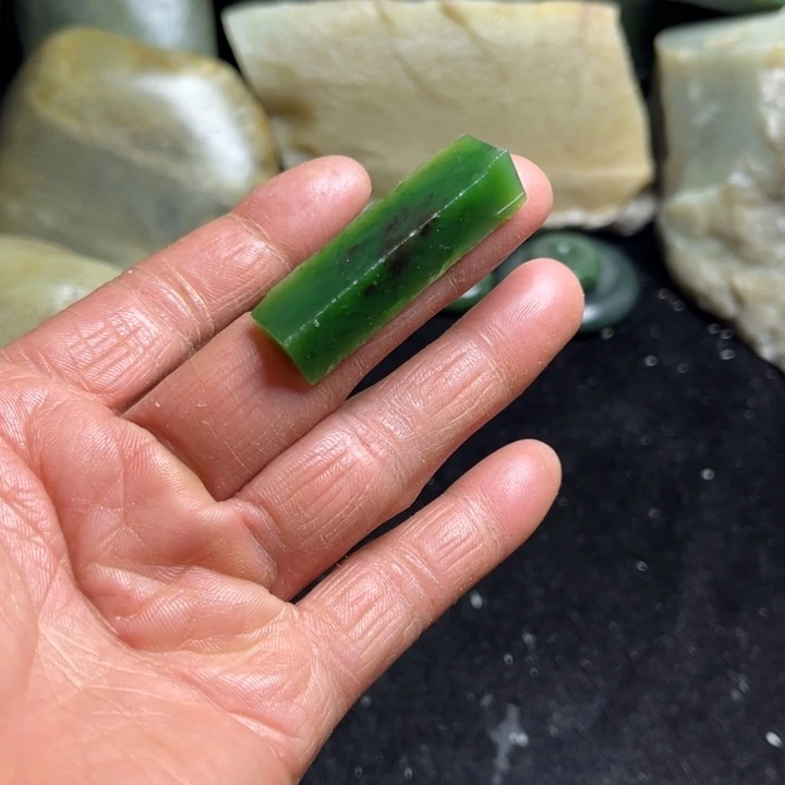 和田玉（糖玉）未镶嵌珠宝奇石