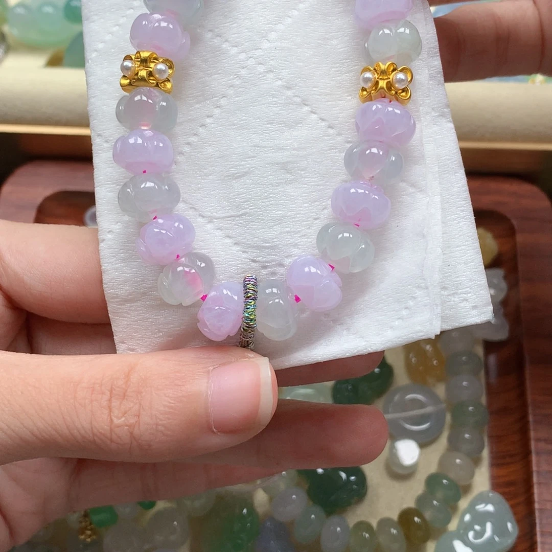 翡翠未镶嵌颈饰是