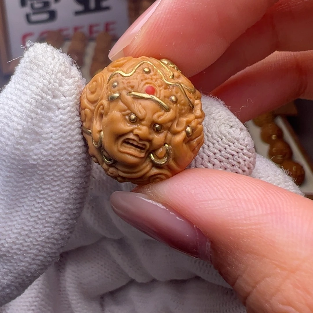 猴头核桃把件镶嵌款四大天王全品有正常封口线