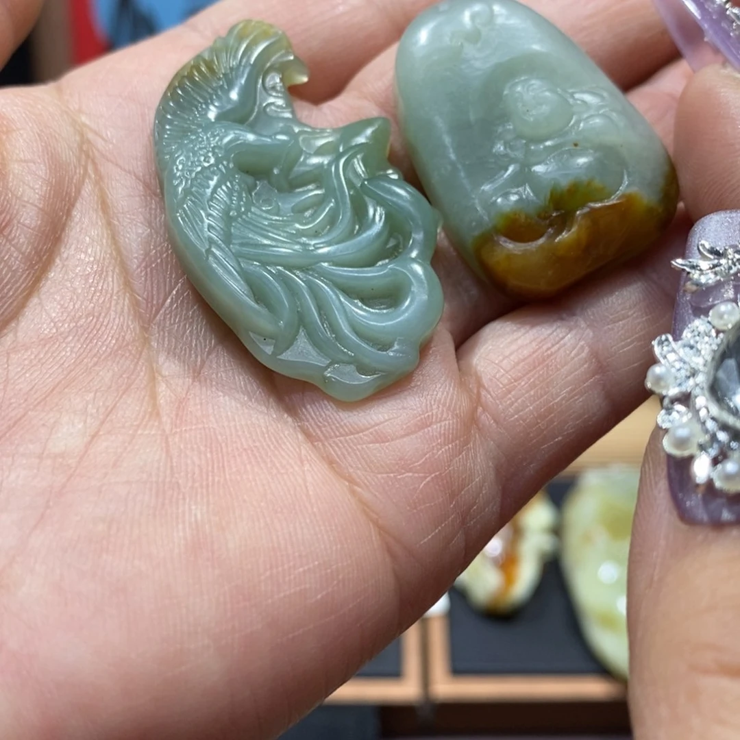 蛇纹石玉颈饰未镶嵌