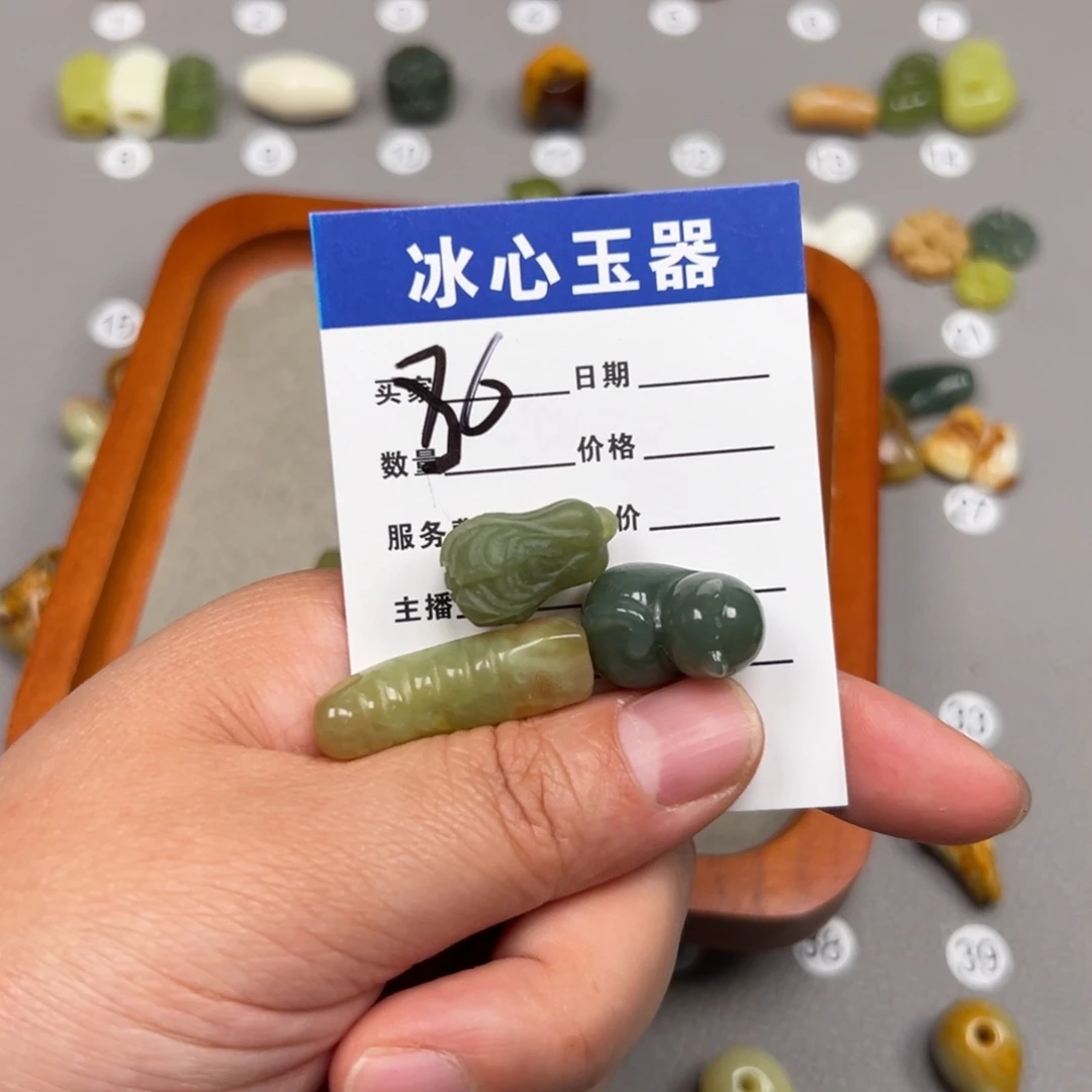 蛇纹石玉未镶嵌颈饰⁽****⁾