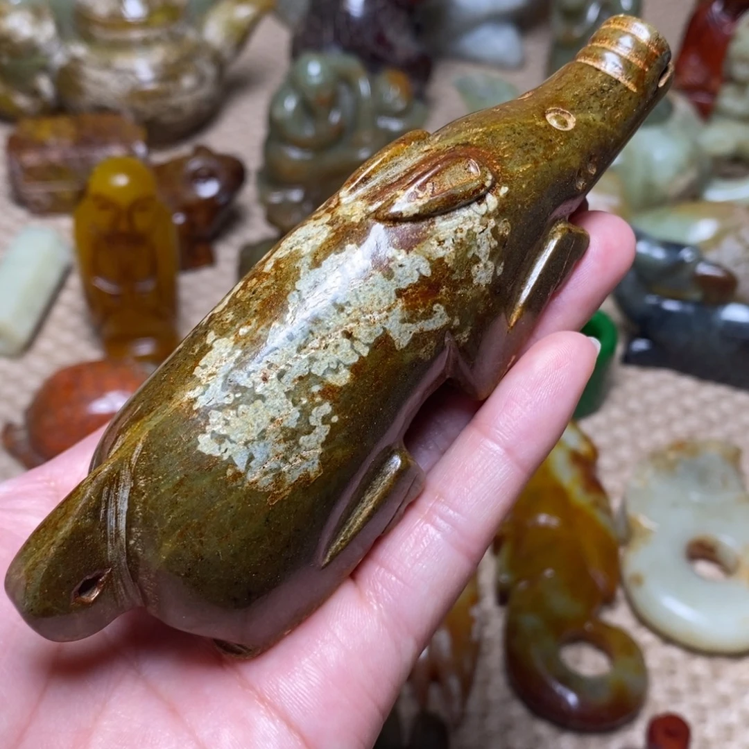 蛇纹石玉未镶嵌颈饰