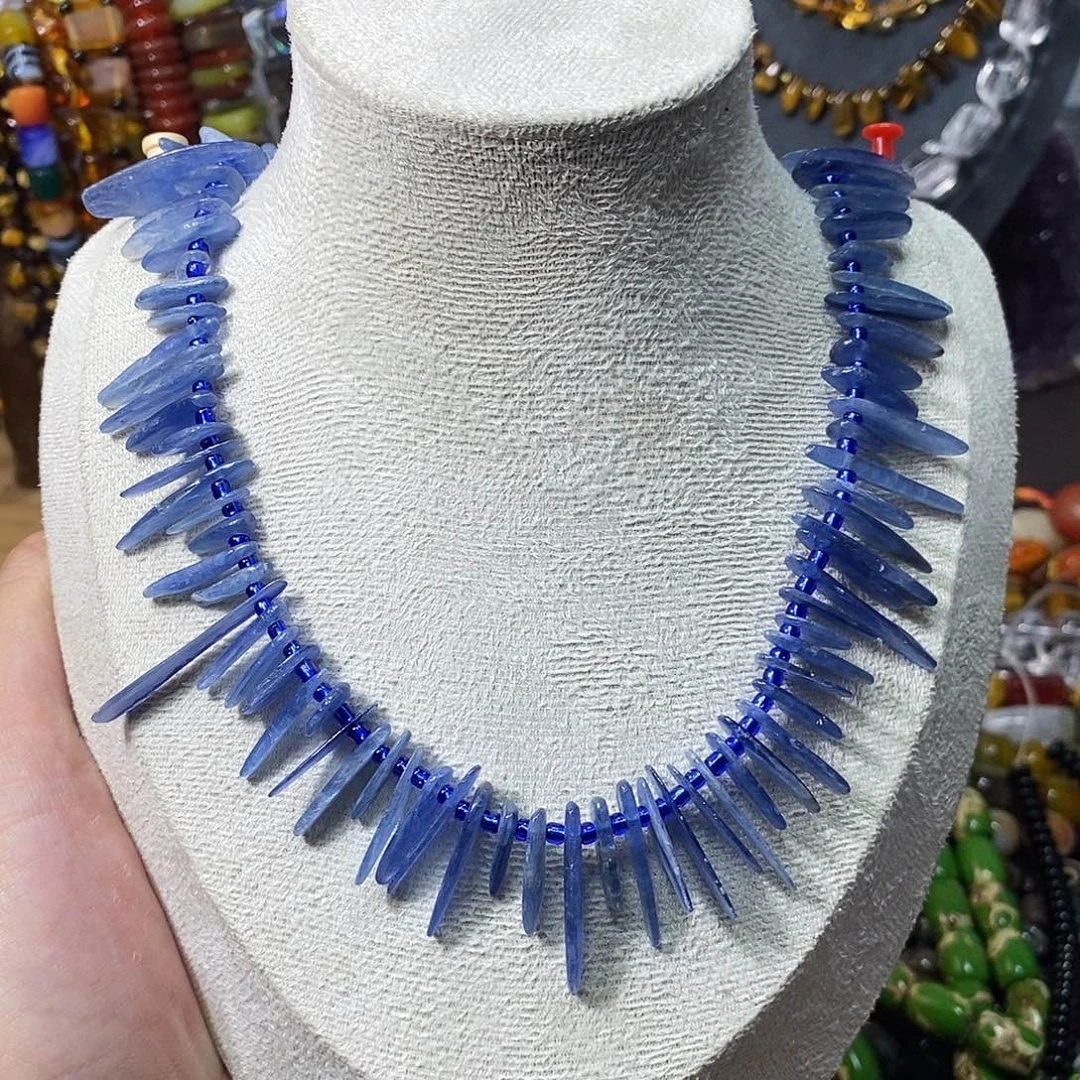 石英质玉未镶嵌，天然蓝晶长牙一条，