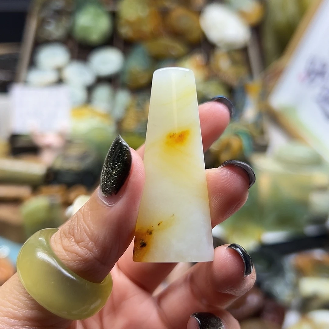 未镶嵌岫玉颈饰花玉锁骨