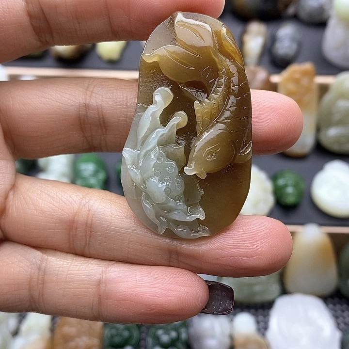 颈饰未镶嵌和田玉（糖玉）