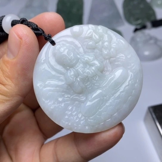 翡翠未镶嵌颈饰翡翠