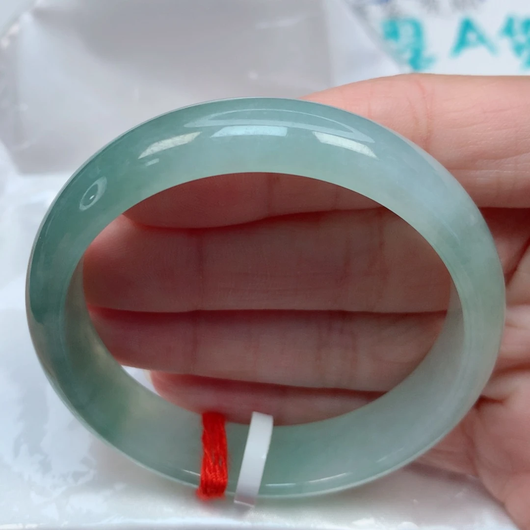 翡翠手镯未镶嵌52.3圈 湖水绿渐变色 无纹裂有棉