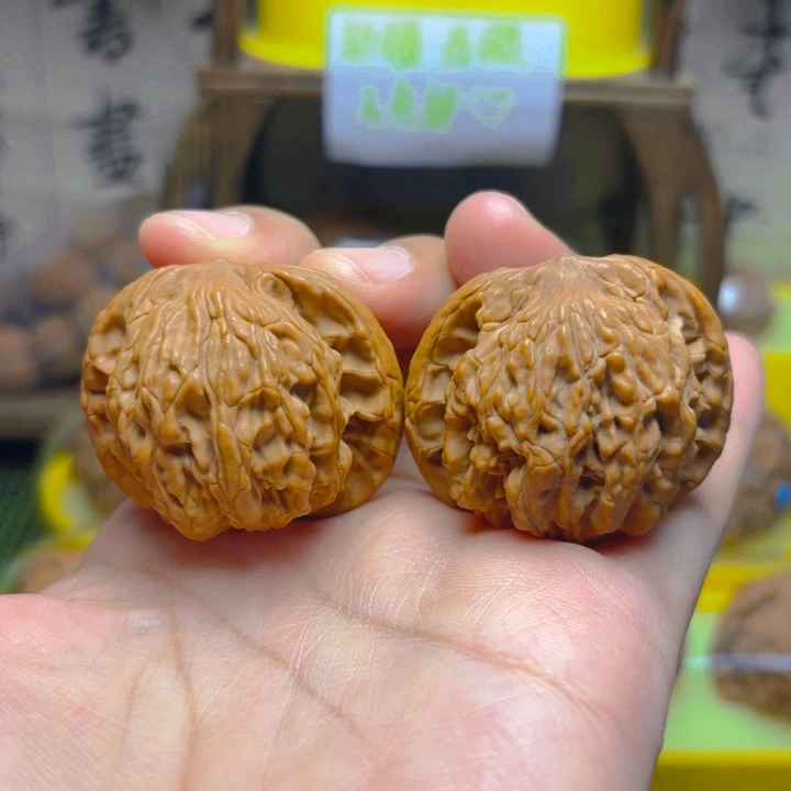 文玩核桃吊坠狮虎兽