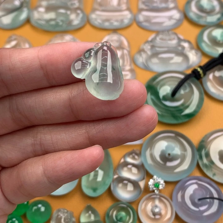 颈饰未镶嵌翡翠….