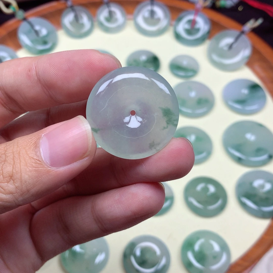 大***姐颈饰未镶嵌翡翠吊坠27.7/5.4mm