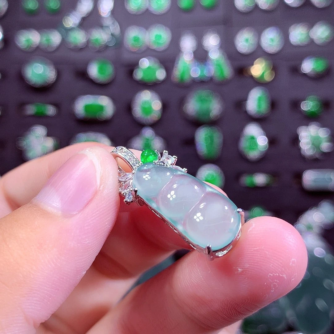 颈饰未镶嵌翡翠挂件