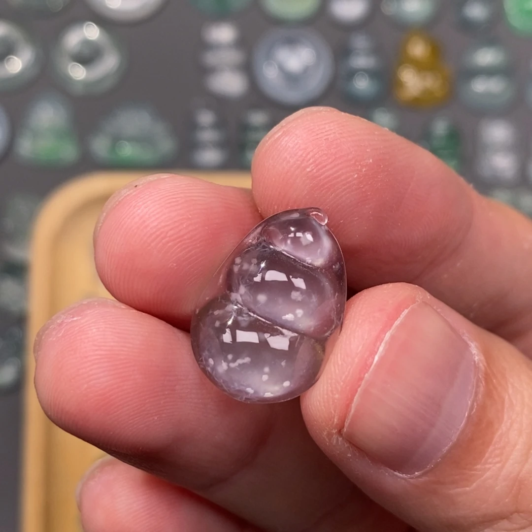 翡翠未镶嵌颈饰福豆